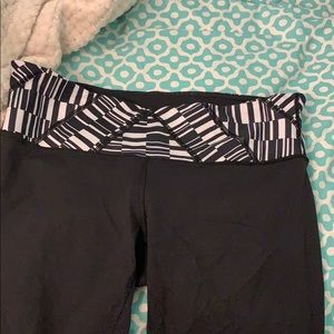 Lululemon wonder under crops (size 8)